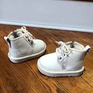 UGG Neumel II Leather Chukka Unisex Toddler’s Size 6 in Preloved Condition!